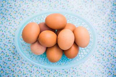 ده تخم مرغ رسمی در سبد آبی